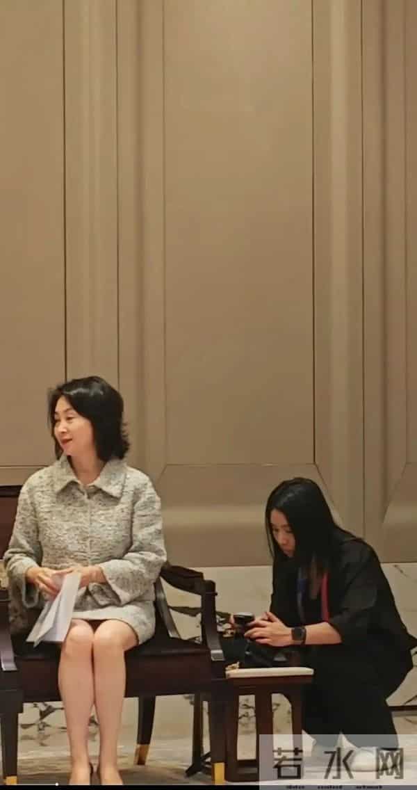 澳门，何超琼会见北京侨商会代表团，亲切大方，谈吐优雅