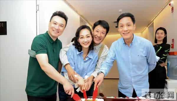 原来于震老婆是她，两人差13岁，婚后成家庭主妇被丈夫公婆宠成宝