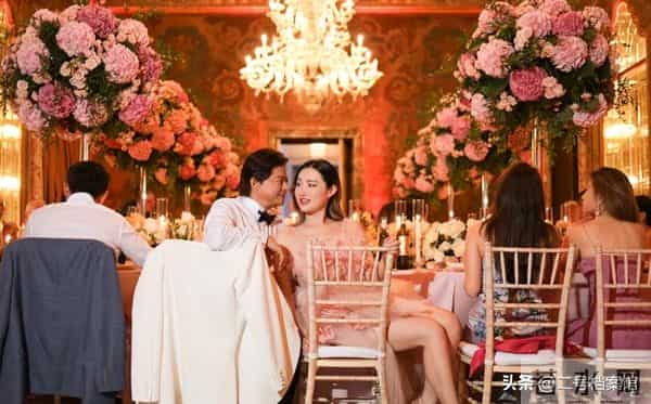 挤走原配自己做美艳师娘, 嫁65岁音乐家的王冰冰, 如今玩的更"花"了