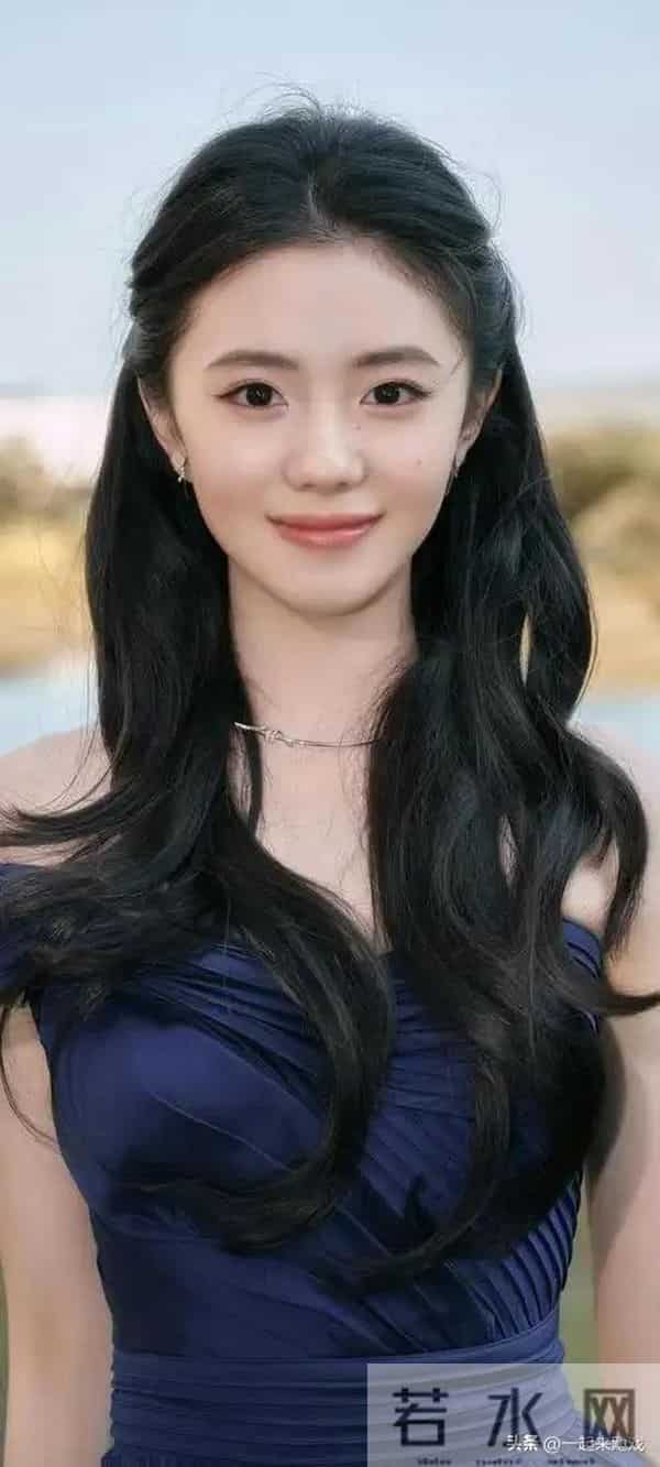 刘浩存绝美性感，气质封神惊艳瞬间