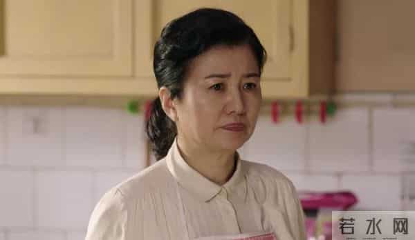 二婚嫁大13岁杜志国后，定居武汉素面朝天很自信，继子杜淳成心病