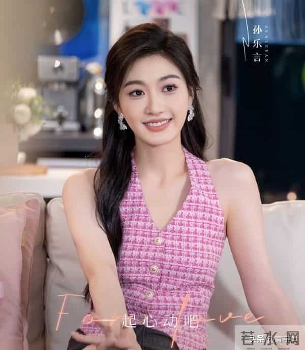 翁青雅采访朱珠翻车，百亿白富美暴露专业短板，内娱采访为何变了