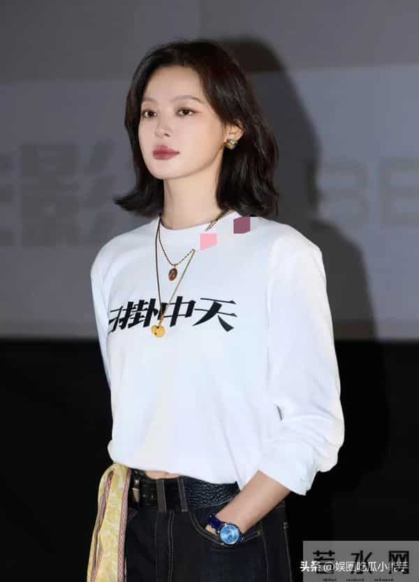 辛芷蕾路演穿搭分享，戴老铺的金葫芦项链穿香奈儿外套，优雅大气