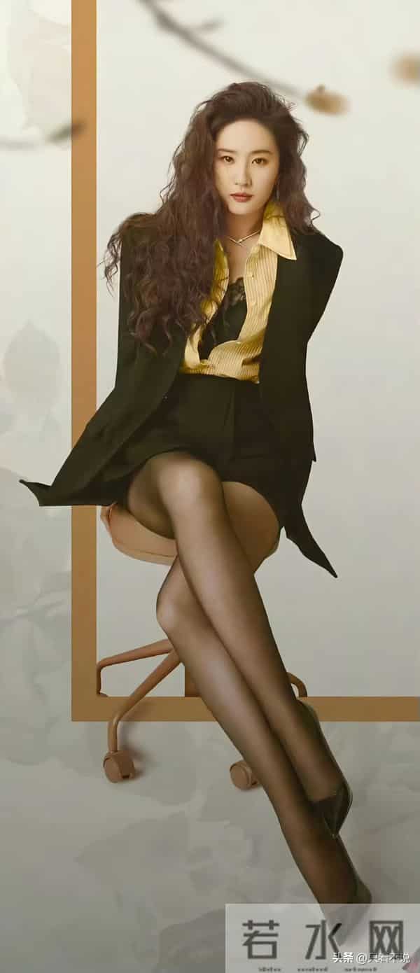 刘亦菲黑色西装，又美又飒，妥妥的御姐范儿