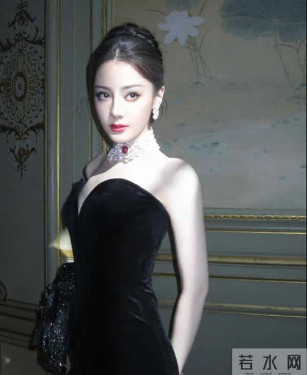 曝内娱红毯“潜规则”,刘亦菲造型折腾26次,迪丽热巴不受待见