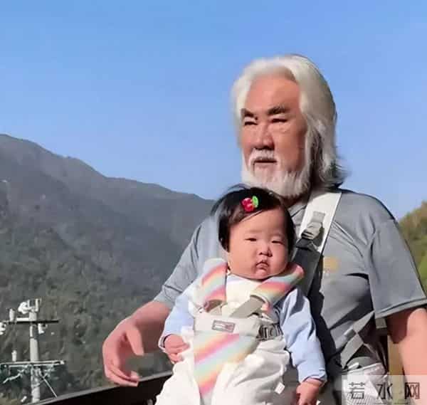 钱再多有何用?女儿被造谣后,张纪中又陷丑闻,老夫少妻敲响警钟