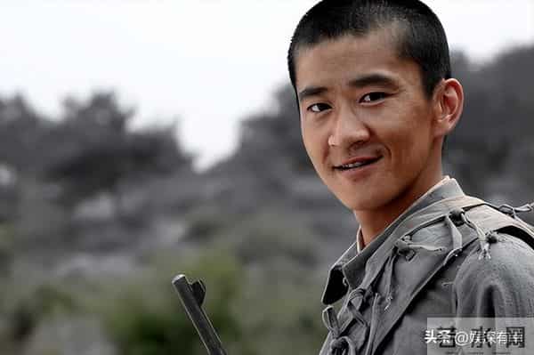 知名演员无戏可拍,已回老家摆摊挣钱,张颂文一句话揭开内娱真相