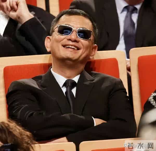 向太喷王家卫滥竽充数，背后高人张叔平曝光，原来他才是影坛鬼才