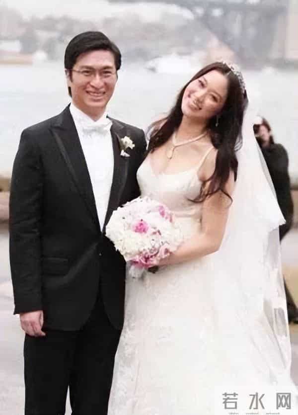 14岁就长得“倾国倾城”，24岁被富豪花7亿娶回家，8年生下4个娃