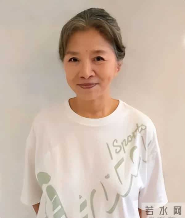 北京这一夜，秦海璐肿了，蒋欣瘦成皮包骨，却被66岁的她惊艳了