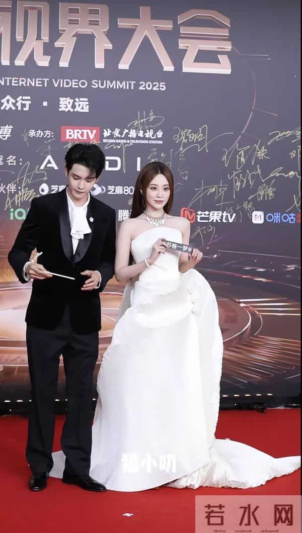 短剧顶流走内娱的红毯确定不是自取其辱吗 被内娱顶流秒的渣都不剩