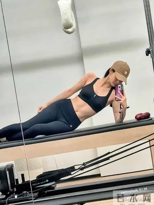 周洁琼晒健身日常，蜜桃臀与健身穿搭吸睛！