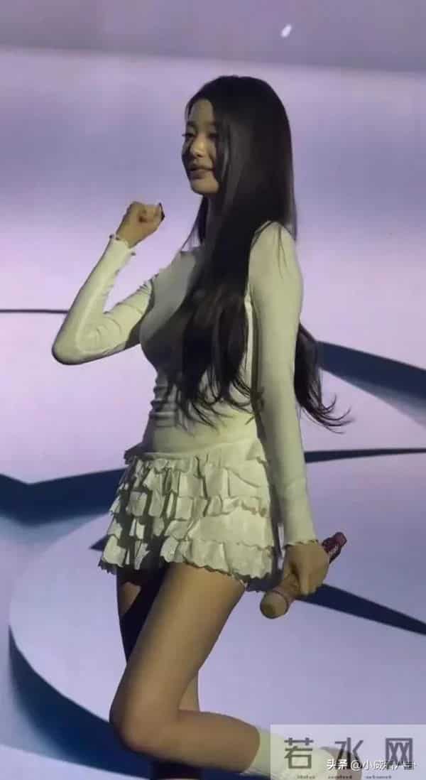 张元英这身材真是看得人脸红心跳，目不转睛，实在是太美太性感了