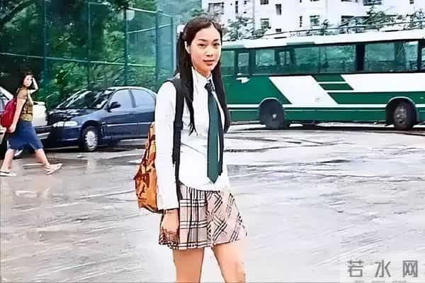 她14岁就长得“倾国倾城”,被富豪花7亿娶回家,8年生下4个娃