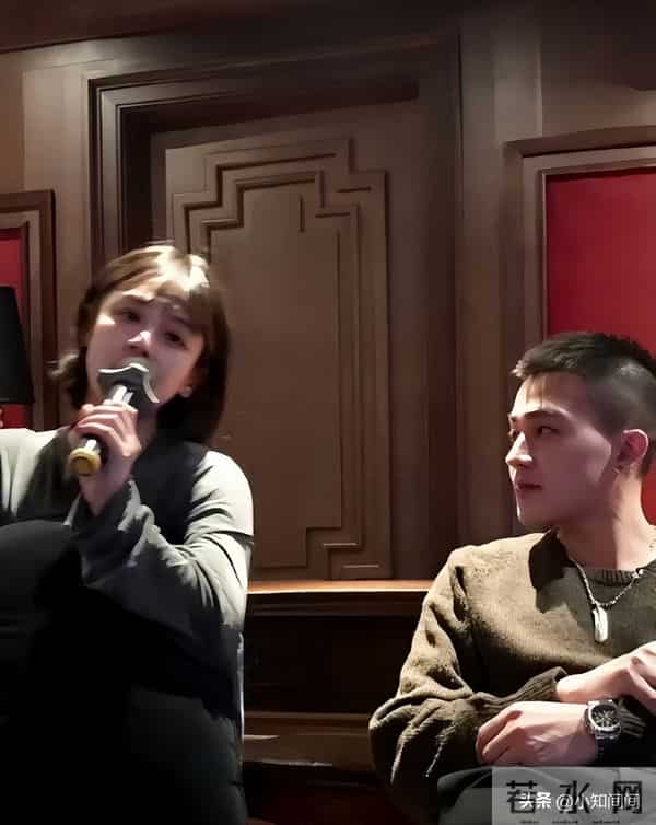 马思纯分手7年再同框，欧豪偷瞄表情微妙，网友呼吁：在一起！