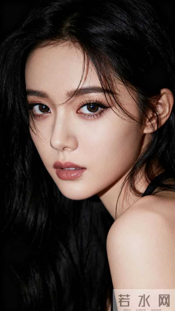 黑长直少女纯黑背景时尚大片｜高级感与性感魅力的碰撞