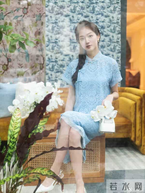 中传校花冯琳当主持人啦！不愧是最美领读员 这颜值不比明星差