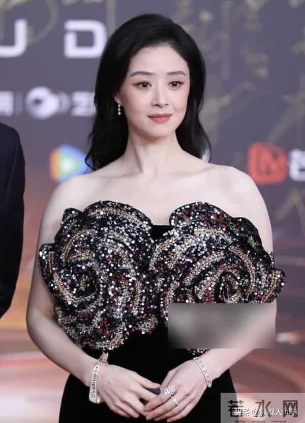 上海红毯：惠英红脸肿胀，蒋欣头包脸骨相绝，胡杏儿斜刘海显老