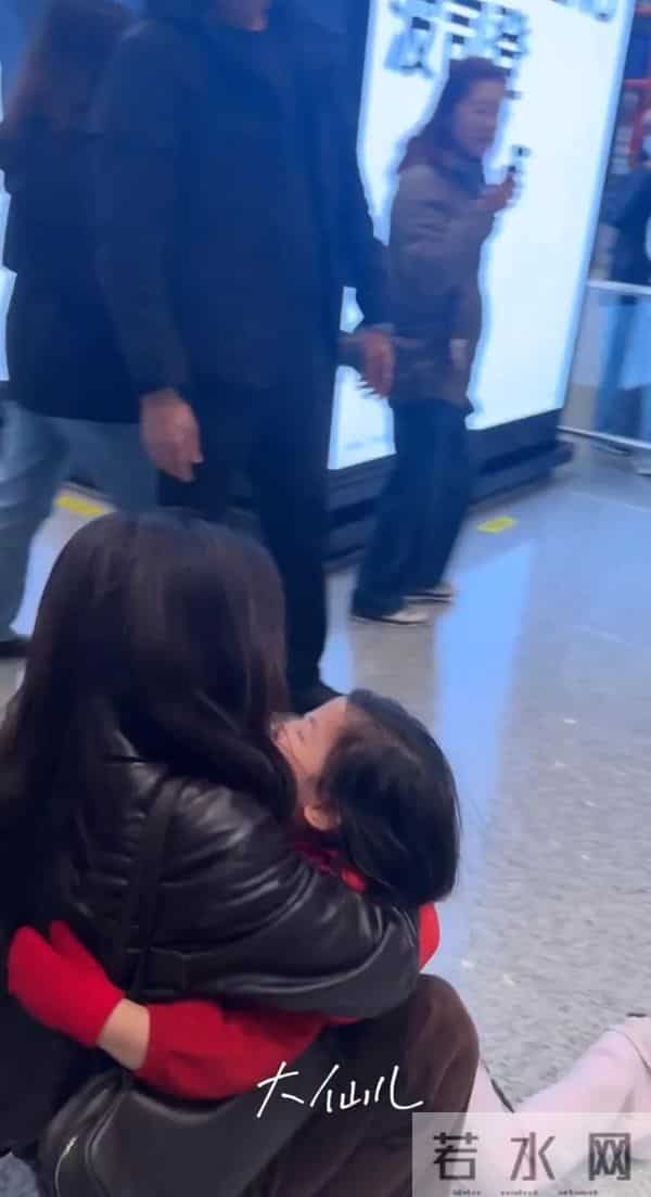 朱珠用全英文采访教翁青雅做人，41岁的她能力强，还是个好妈妈！