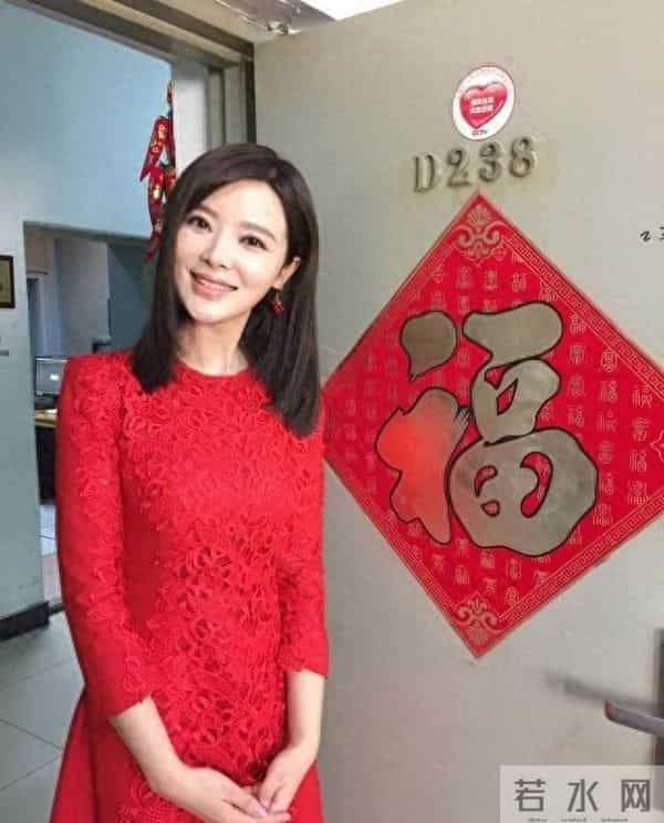 央视主持人胡蝶：31岁嫁大12岁陆川，婚后长期分居生下一儿一女
