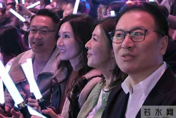 李嘉欣亲姐当婆婆了,有多少人还记得她苦等五年,带球上位的往事