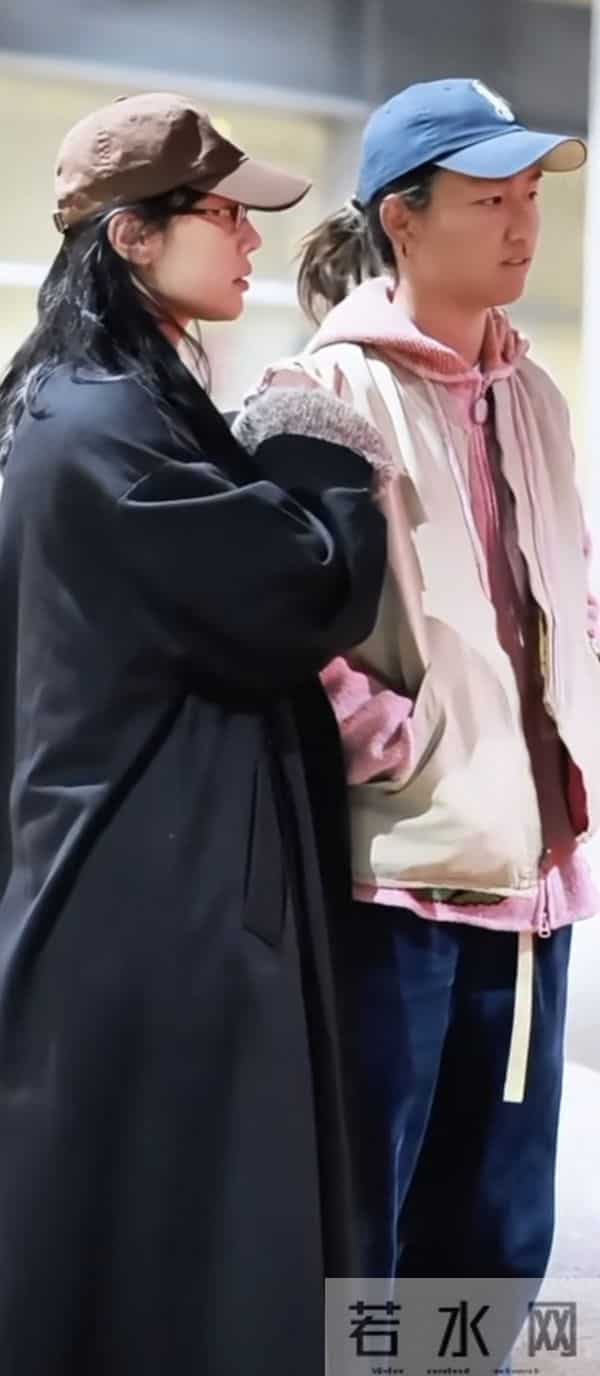 确定无缘奖项，白百何携17岁与4岁的两孩子回国，缺席明天闭幕式