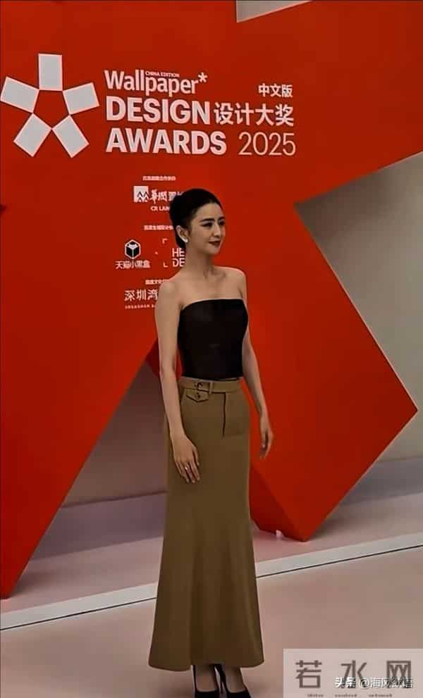 佟丽娅深圳水贝买黄金，素颜穿百元T恤，下手几十克金鼎超豪爽