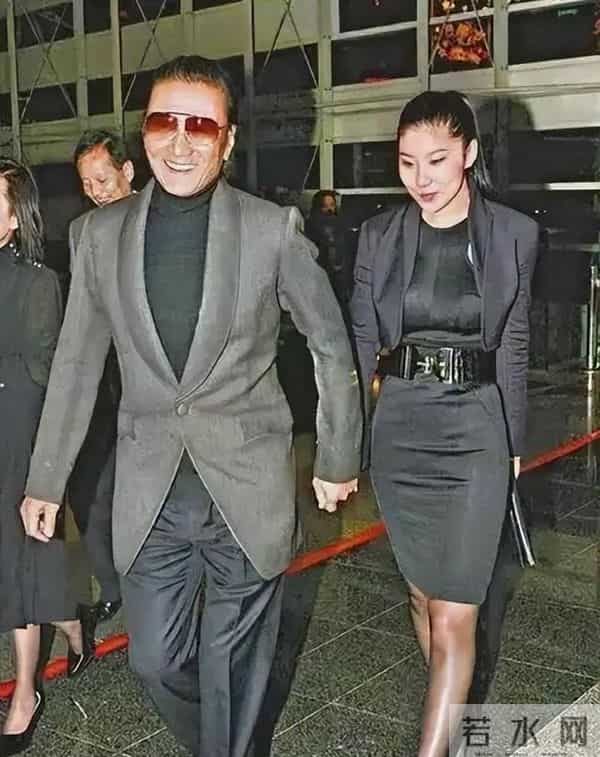 被谢贤养了12年,用青春换来2000万的Coco,已经走上了另一条道路