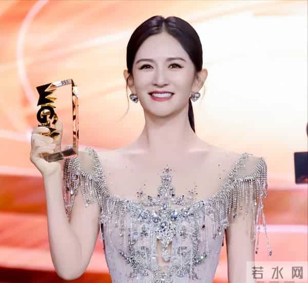 官媒接连发文，高调官宣44岁谢娜喜讯，全网恭喜，终于等到这一天