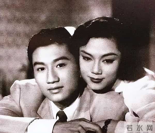 被谢贤养了12年,用青春换来2000万的Coco,已经走上了另一条道路