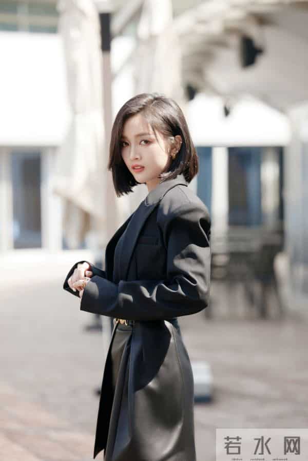 皮裤风——吴宣仪是不是很飒很美丽