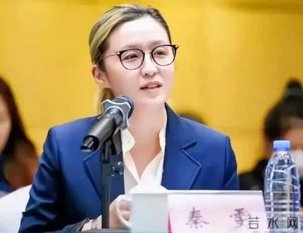 古二录音引爆娱乐圈！王家卫口碑暴跌，秦雯涉法炫权遭官媒点名