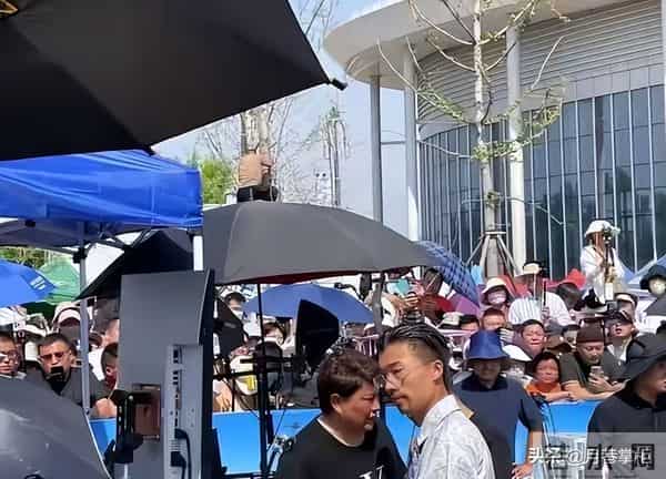 曾一夜成名,“日入百万”的郭有才,如今泡沫散去,他过得如何?