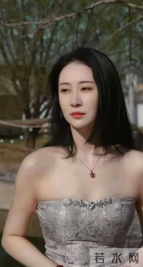 她不愿意被潜规则，出道20年零绯闻，典型的戏红人不红