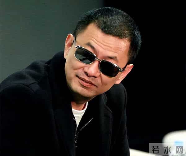 王家卫持续被扒!当年《东邪西毒》30人嫖娼被抓,事后推锅临时工