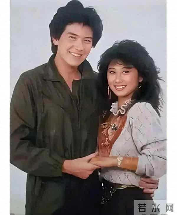 1982年22岁费翔与21岁初恋女友叶倩文台湾旧照，一对璧人非常般配
