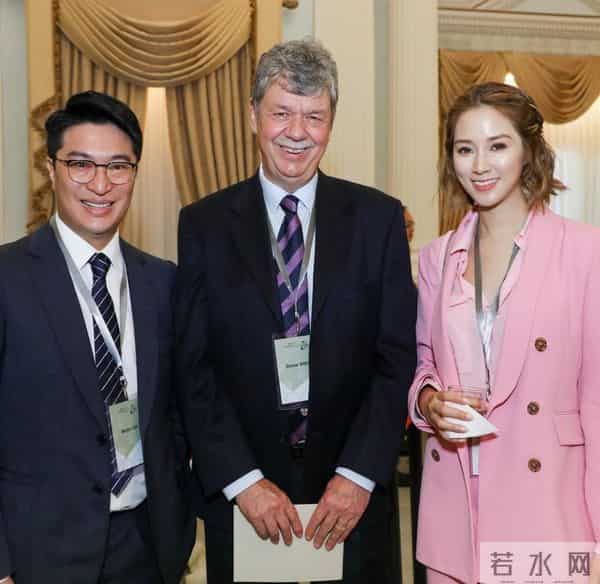 她14岁就长得“倾国倾城”,被富豪花7亿娶回家,8年生下4个娃