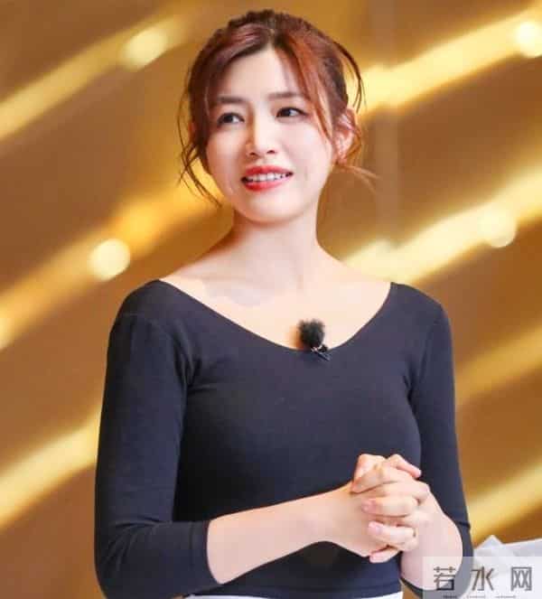 离婚不到九个月，陈妍希就有了新生活，她早就把前夫陈晓给看透了