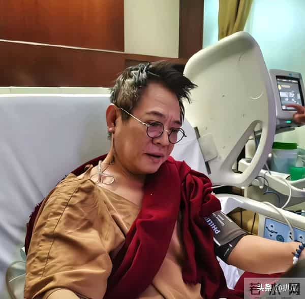 62岁李连杰豪宅游泳，脱光上衣“自证清白”，大腹便便并无刀疤