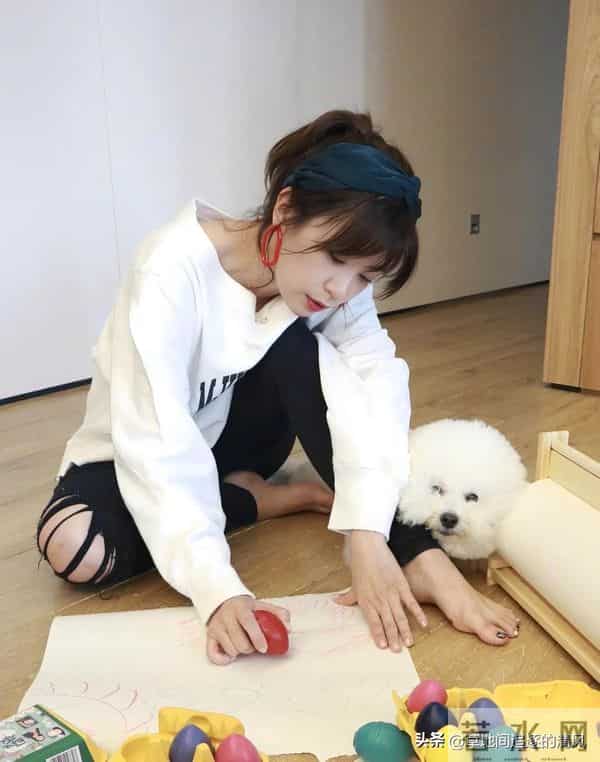 贾静雯的气质和美足，特别喜欢他演的赵敏