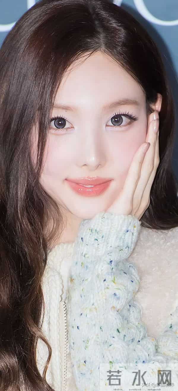 娜年今日——林娜琏时尚写真大图