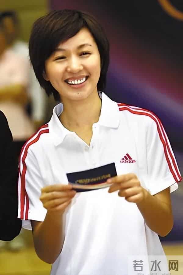 饭喂嘴里都不会吃，从"央视国脸"到销声匿迹，欧阳夏丹还是失算了