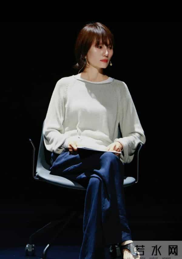 袁泉才是极简风穿搭标杆：基础款+配色干净，秋冬照穿高级感拉满