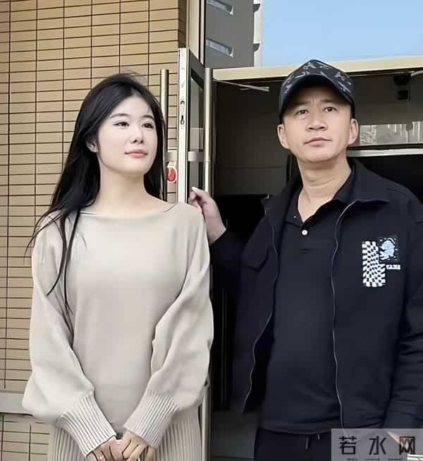 有名演员无戏可拍，回老家摆摊卖炒面，张颂文一句话揭开内娱真相