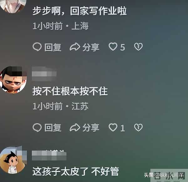 刘诗诗6岁儿子步步被嘲‘魔丸’,打架扯开躺地撒泼,用腿绊妈妈