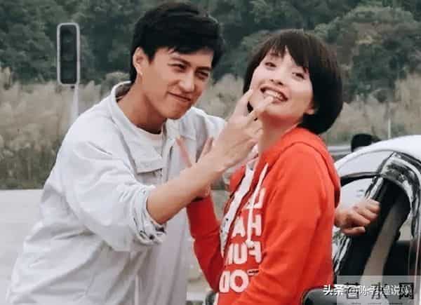 这一次，人民日报点名靳东，七字之差给娱乐圈敲响警钟