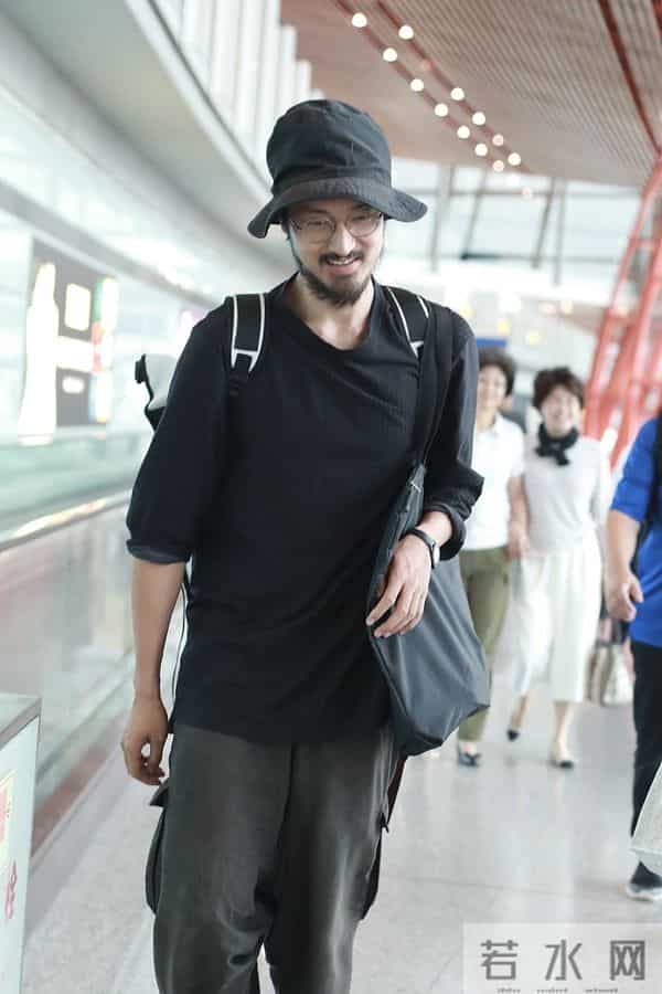 不忍了！白百何手撕王传君，被王家卫封杀的他，也学会花钱买特权