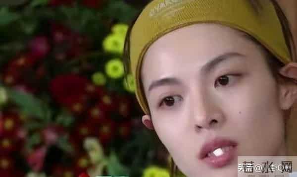 人不红倒是爱蹭！合影抢C位，当众让李晨难堪的她，如今过得怎样