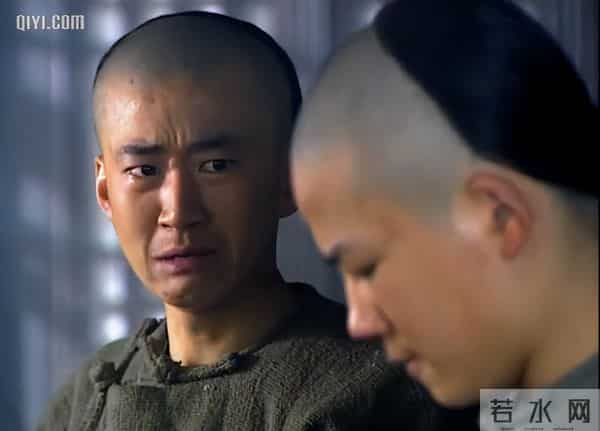 有名演员无戏可拍，回老家摆摊卖炒面，张颂文一句话揭开内娱真相