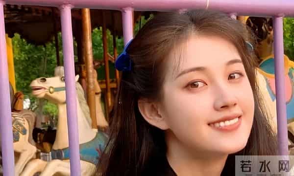 横店这一夜,珠圆玉润的短剧女神郭宇欣,秒了内娱一堆“排骨精”